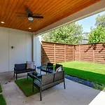 Townhouse Uptown Private Patio